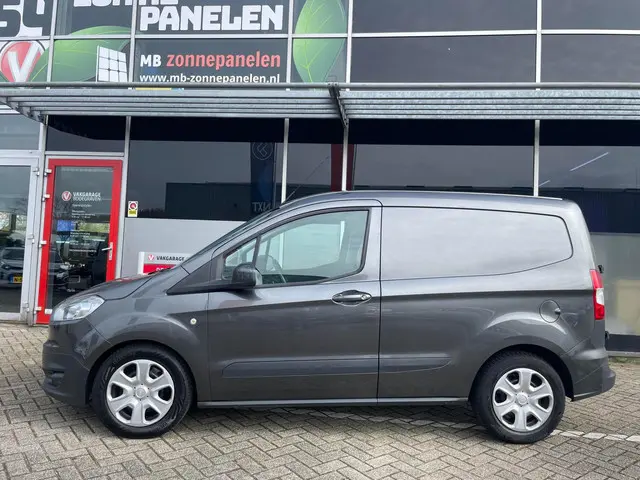 Ford Transit Courier 1.5 TDCI Trend 2017 Diesel 4