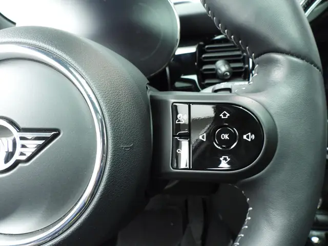 MINI 5-Deurs Cooper 2023 Benzine 17