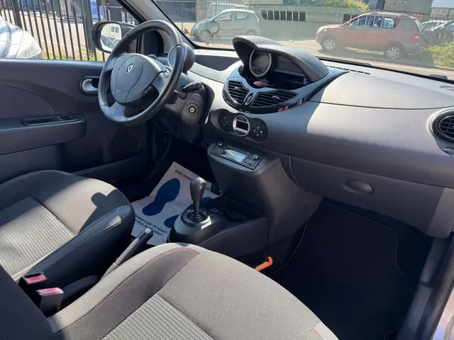 Renault Twingo TWINGO AUTOMAT CLIMA CRUISE 2012 Benzine 11
