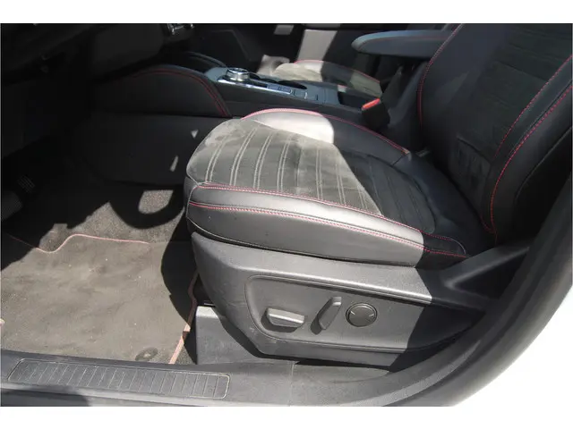 Ford Kuga 2.5 PHEV ST-Line X 225PK 2022 Hybride Benzine 17