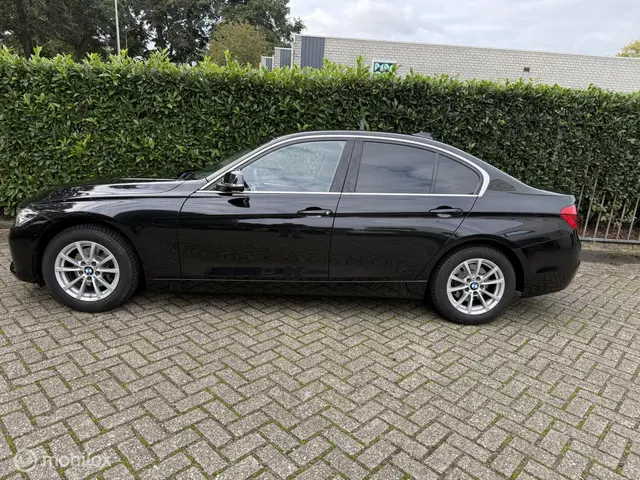 BMW 3 Serie 318i Luxury Edition 2019 2019 Benzine 6