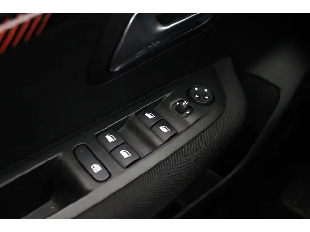 Peugeot 208 1.2 PureTech Active 2022 Benzine 9