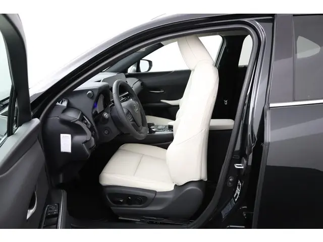 Lexus UX 300h Luxury Line 2024 Hybride Benzine 16