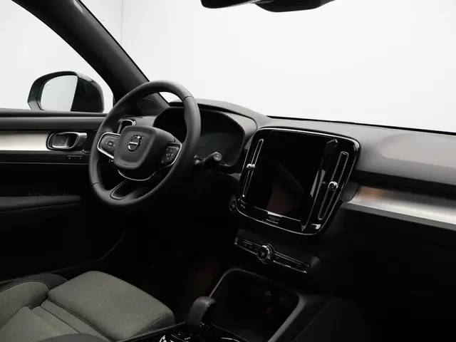Volvo XC40 2.0 B4 Plus Dark 2024 Benzine 3
