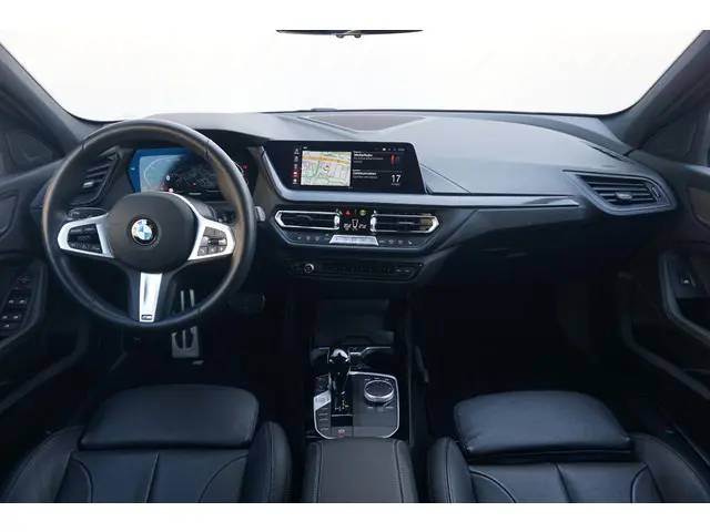 BMW 1 Serie 118i 2024 Benzine 11