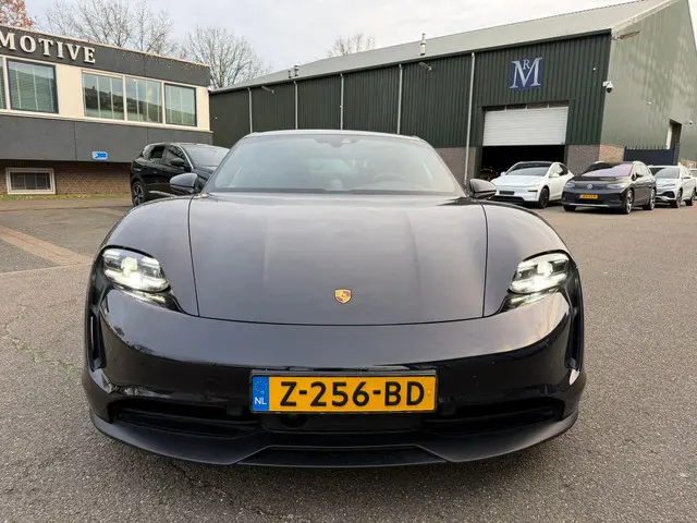 Porsche Taycan Performance 84 kWh 2023 Elektrisch 3