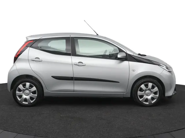 Toyota Aygo 1.0 VVT-i x-play 2022 Benzine 13