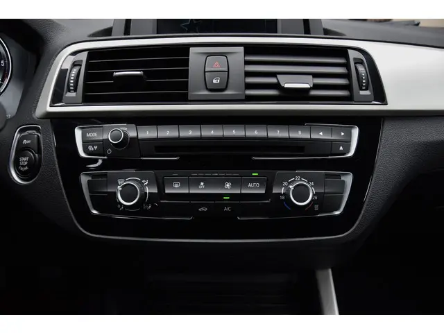 BMW 1 Serie 116d *Navi | Cruise | Clima | Nette auto* 2017 Diesel 19