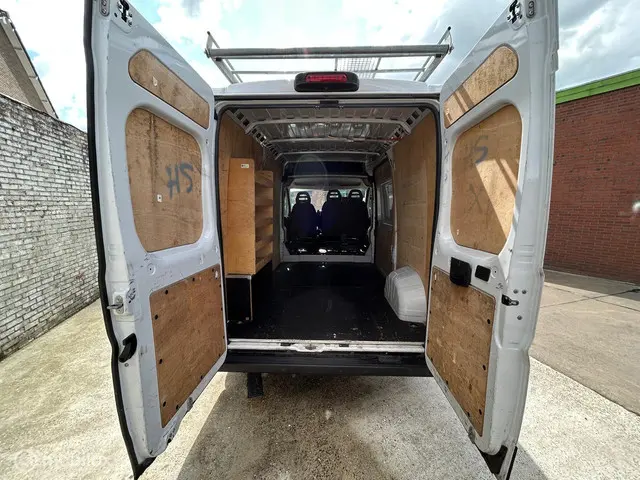 Fiat Ducato bestel 35 2.3 MultiJet L2H2 DC 2021 Diesel 18