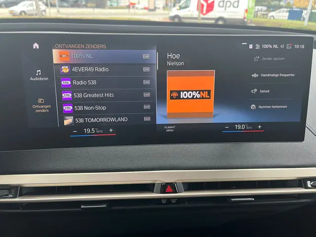 BMW iX xDrive40 Executive 77 kWh 2022 Elektrisch 17