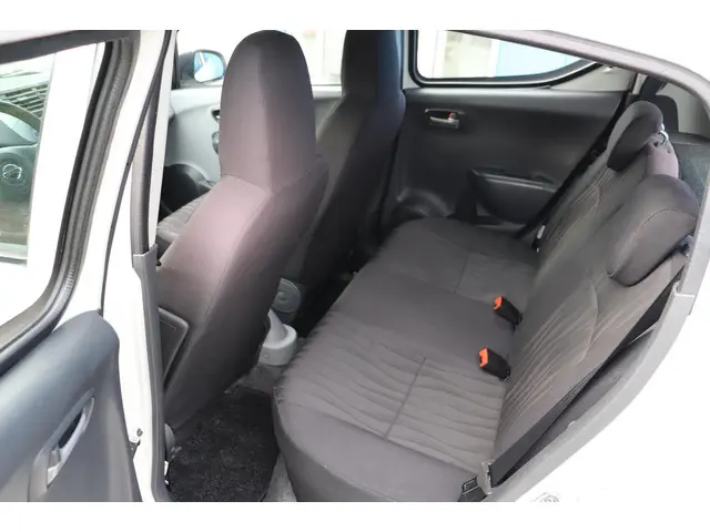 Nissan Pixo 1.0 Look 2012 Benzine 11