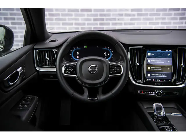 Volvo V60 2.0 B4 Plus Dark 2023 Benzine 4