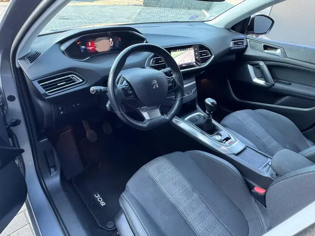 Peugeot 308 1.2 PureTech / 360 Camera / VC / Navi 2021 Benzine 6