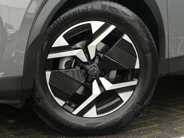 Peugeot 2008 1.2 PureTech 100 Allure 2024 Benzine 30