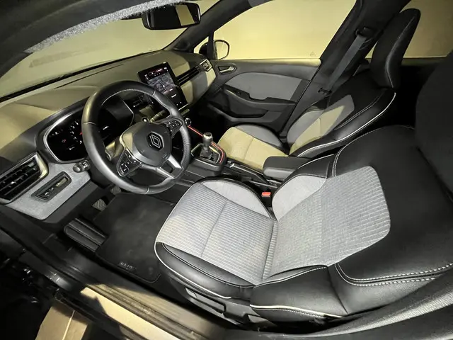 Renault Clio 1.0 TCe 90 GPF techno 2024 Benzine 23