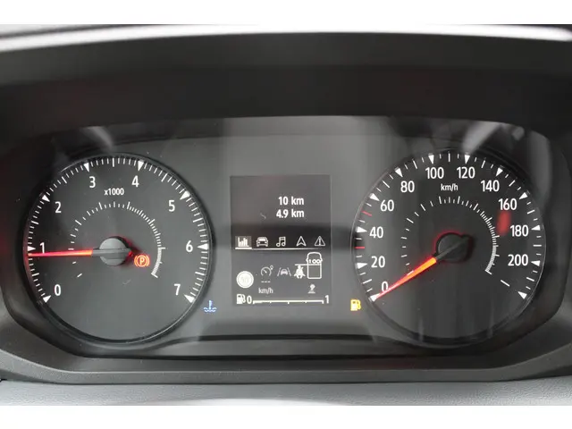 Renault Master T35 2.0 dCi 130 L2H2 Start 2024 Diesel 16