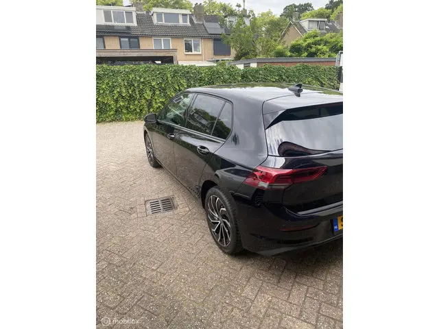 Volkswagen Golf 1.0 eTSI Life Business 2023 Benzine 4