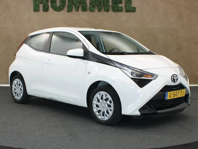 Toyota Aygo 1.0 VVT-i x-play limited 2019 Benzine 10