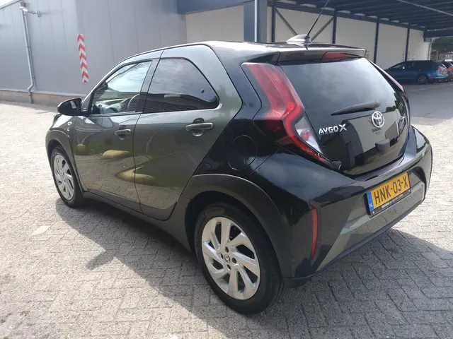 Toyota Aygo X 1.0 VVT-i S-CVT first 2022 Benzine 4