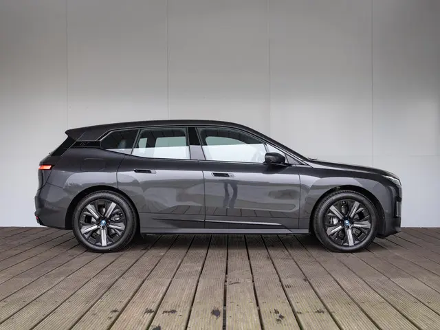 BMW iX xDrive40 2024 Elektrisch 4