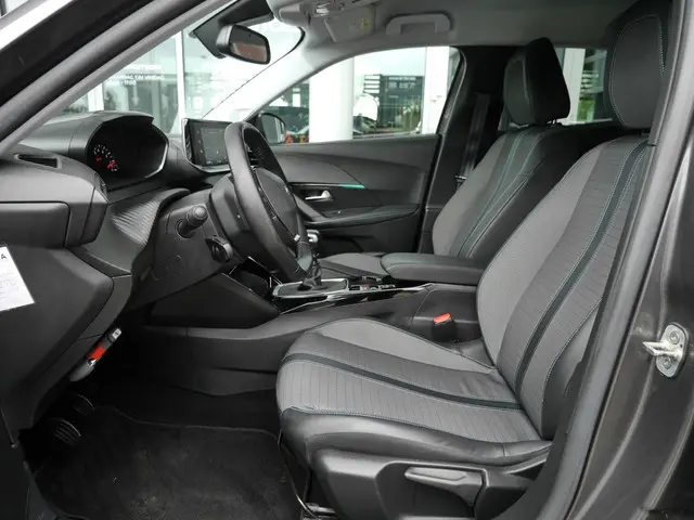 Peugeot 2008 1.2 PureTech Allure Pack 2021 Benzine 9