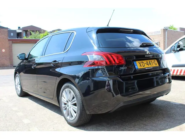 Peugeot 308 1.2 PureTech Allure 2018 Benzine 5