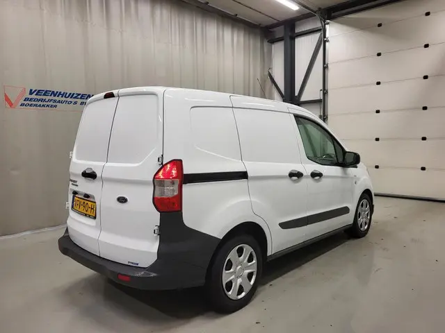 Ford Transit Courier 3