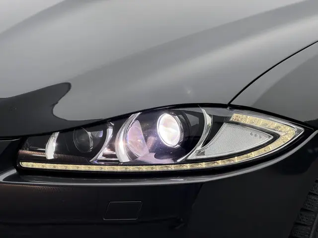 Jaguar XF 2.2D 2015 Diesel 13