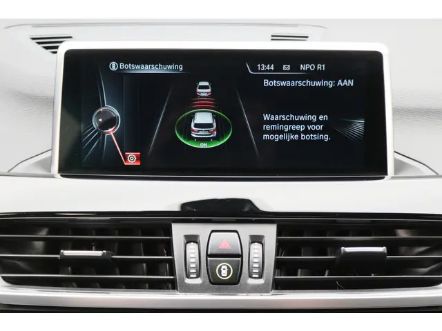 BMW X1 sDrive18i Centennial High Executive 2016 Benzine 38