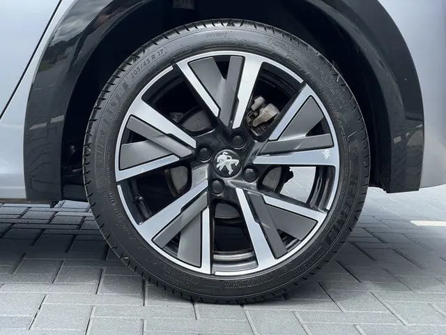 Peugeot 208 1.2 PureTech GT-Line 2020 Benzine 27