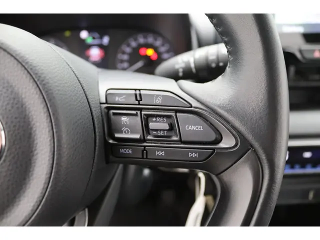 Toyota Yaris 1.5 Hybrid Active 2022 Hybride Benzine 24