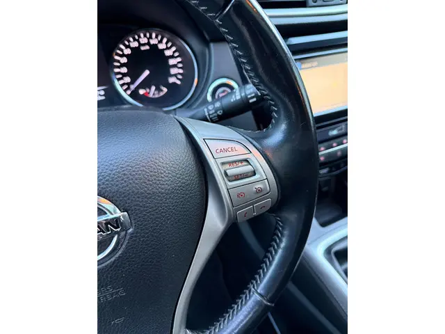 Nissan QASHQAI 1.2 N-Connecta Panorama 2017 Benzine 52