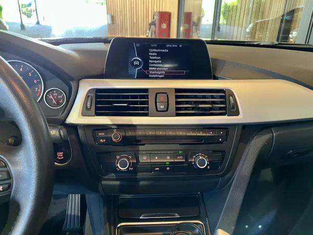 BMW 3 Serie 320i automaat antraciet, premium 2012 Benzine 15