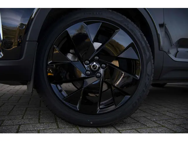 Volvo XC40 2.0 B3 Plus Black Edition 2025 Benzine 34