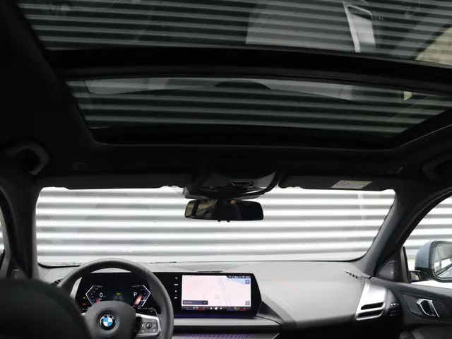 BMW 1 Serie 120 2025 Benzine 18