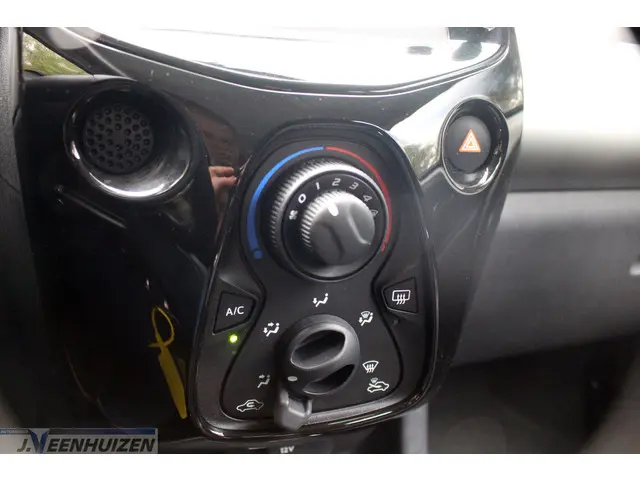 Peugeot 108 1.2 VTi Allure 2014 Benzine 20