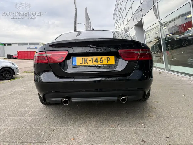 Jaguar XE 2.0 Portfolio R-Sport 2015 Benzine 8