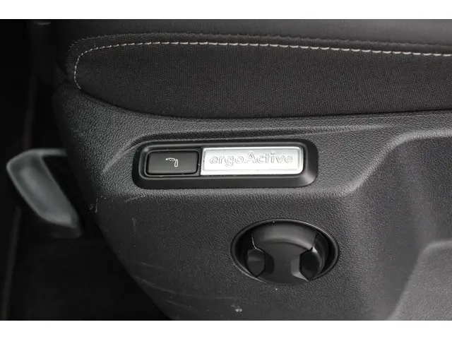 Volkswagen T-Roc 1.5 TSI 150pk DSG Style 2022 Benzine 23