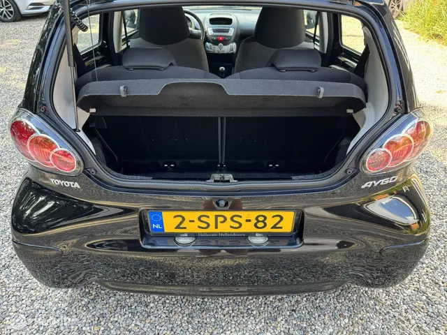 Toyota Aygo 1.0 VVT-i Now Zwart 2013 2013 Benzine 7
