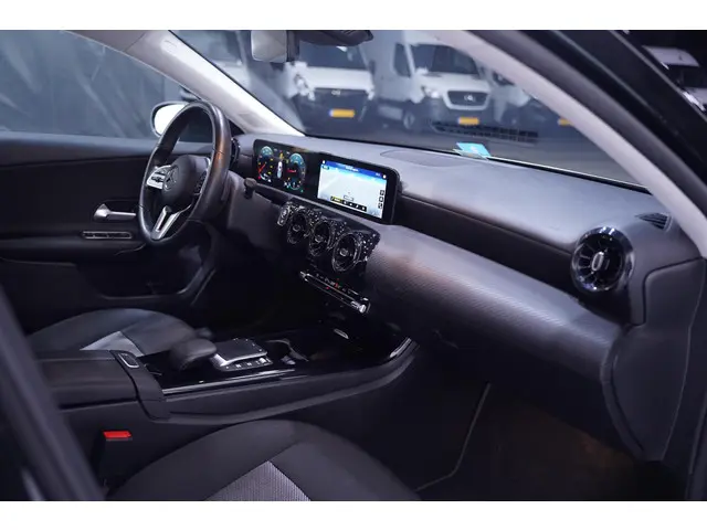Mercedes-Benz A-Klasse 180d Design 2021 Diesel 27