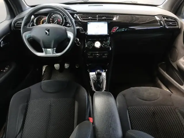 Citroën DS3 1.2 PureTech So Chic 2015 Benzine 6