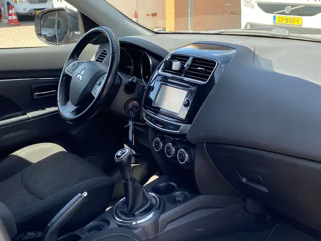 Mitsubishi ASX 1.6 Cleartec Invite+ 2015 Benzine 10