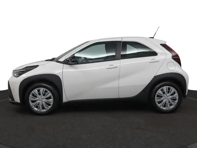 Toyota Aygo X Hybrid 115 play 2026 Hybride Benzine 3