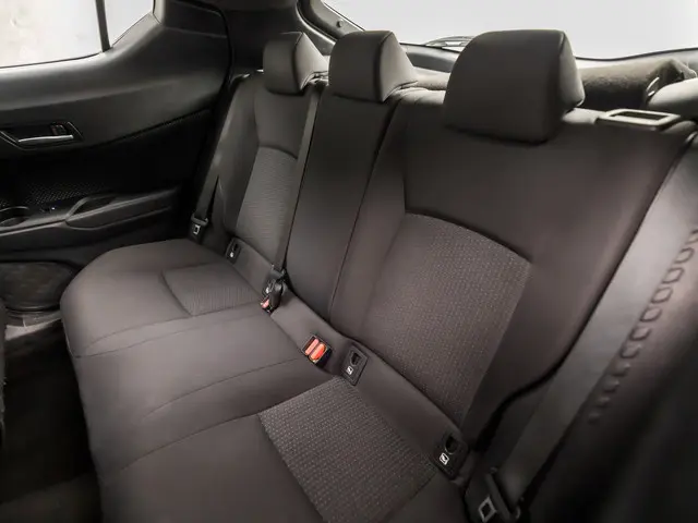 Toyota C-HR 1.8 Hybrid Sport 2018 Hybride Benzine 13