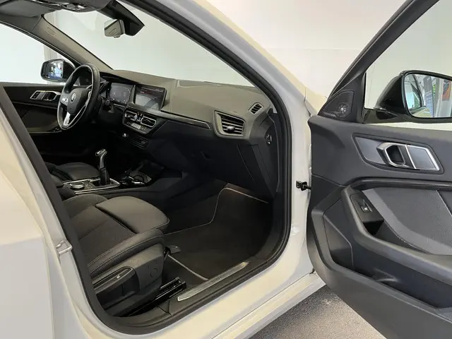 BMW 1 Serie 118i Sport Line 2021 Benzine 12