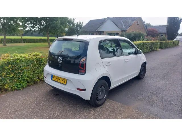 Volkswagen up! 1.0 BMT move up! 2020 Benzine 2
