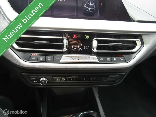BMW 1 Serie 118i High Executive | Trekhaak 2020 Benzine 14