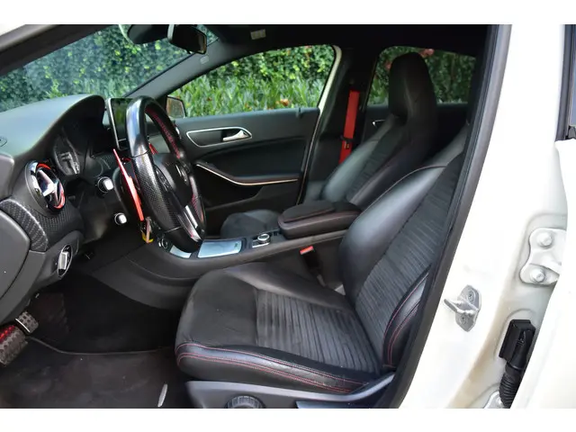 Mercedes-Benz A-Klasse 250 Sport Ambition 2012 Benzine 7