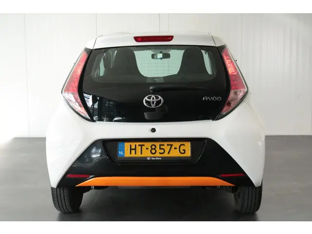 Toyota Aygo 1.0 VVT-i x-play, Camera, Airco 2016 Benzine 4