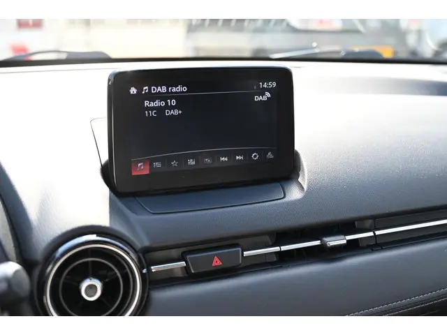 Mazda 2 Skyactiv-G 90 5MT GT-M 2017 Benzine 19